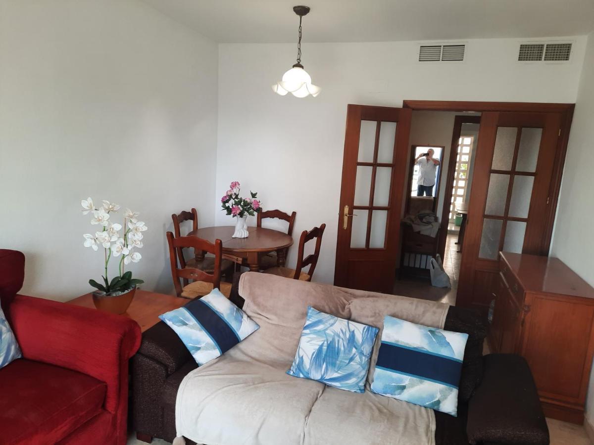 Central 2-Bed Apartment In Estepona Port Buitenkant foto