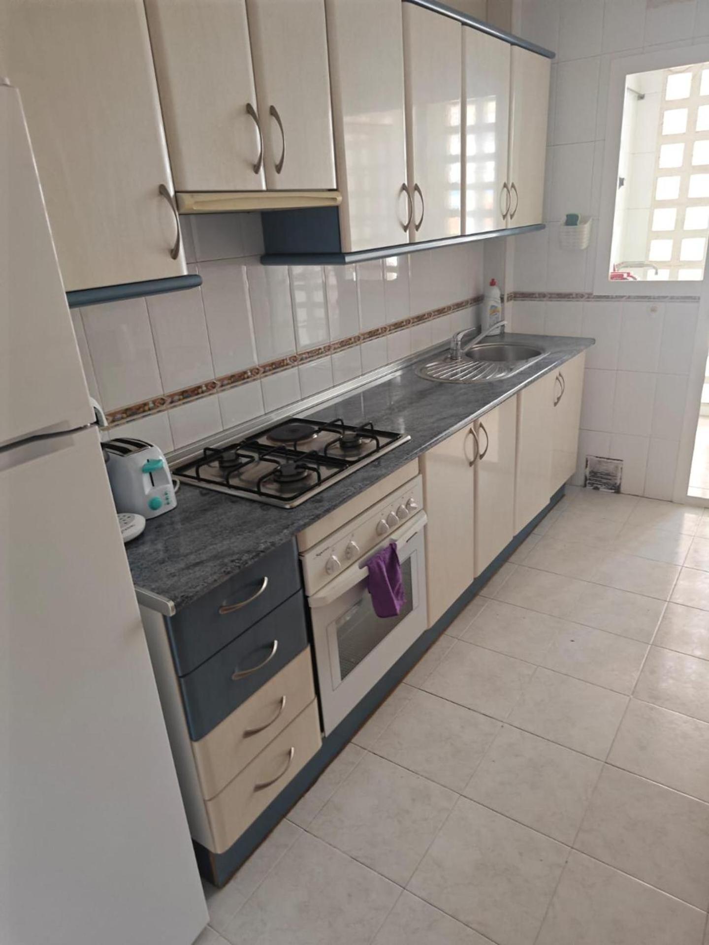 Central 2-Bed Apartment In Estepona Port Buitenkant foto